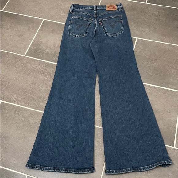 Levi’s Ribcage Bell Jeans size 28X31 - Picture 3 of 13